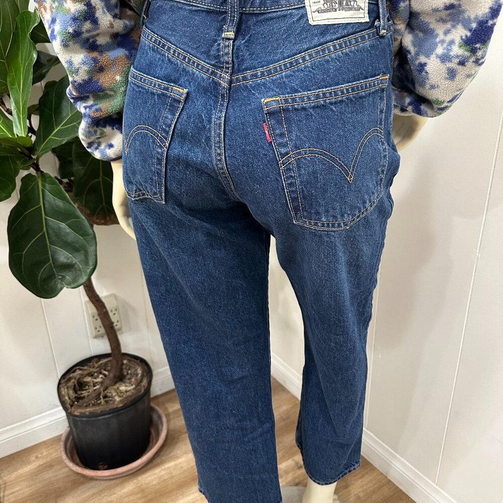 Levis Ribcage Straight Size 29 in Dark Wash